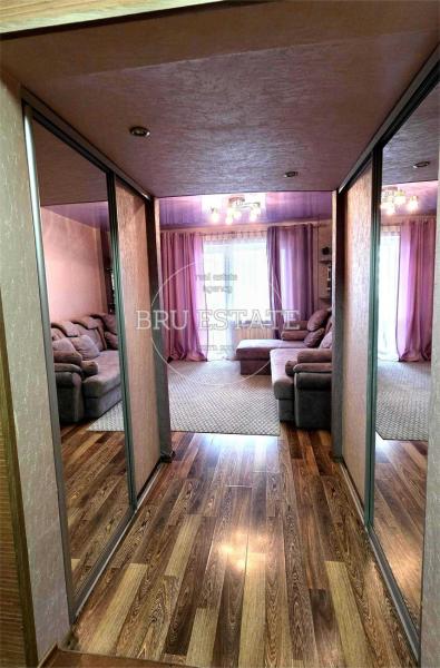 Продам 4-кімнатну квартиру