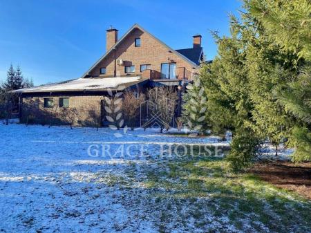 Продам 3-поверховий будинок