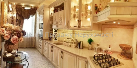 Продам 4-кімнатну квартиру