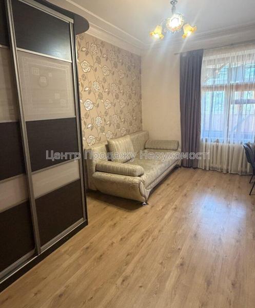 Продам 4-кімнатну квартиру