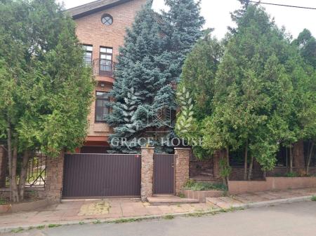 Продам 3-поверховий будинок