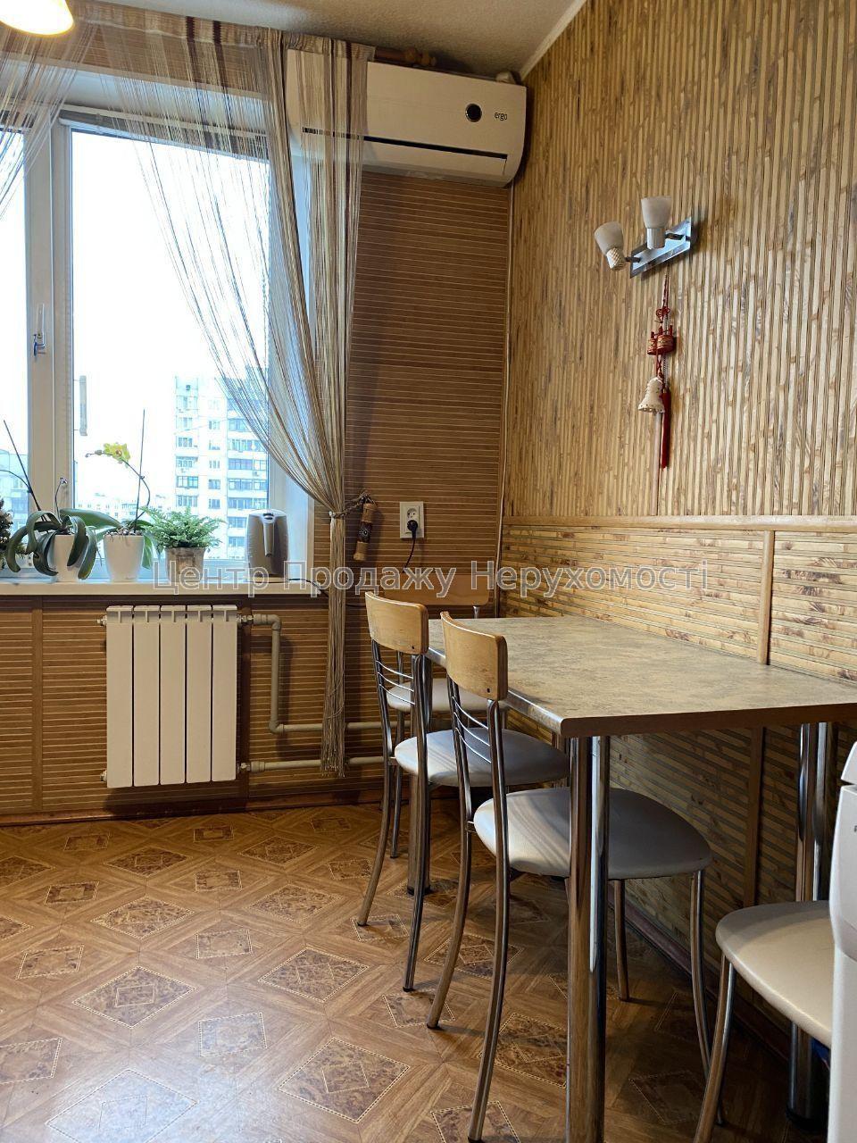 Фото R8  Продам 3к. квартиру в районі метро Метробудівників14