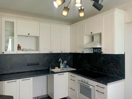 Продам 4-комнатную квартиру