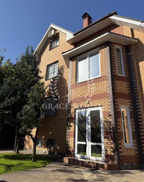 Продам 2-поверховий будинок