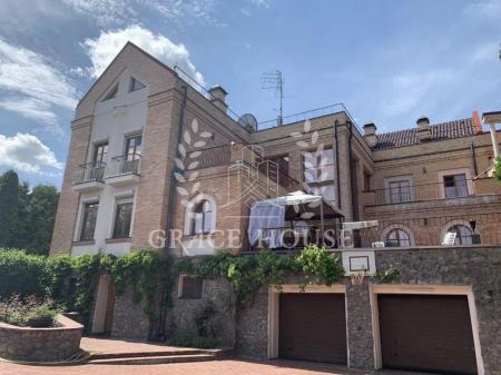 Продам 4-поверховий будинок