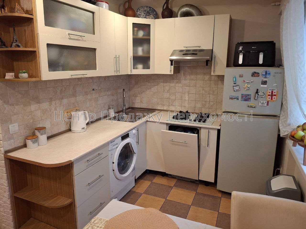 Фото Продам 2-кімнатну квартиру біля метро Дорогожичі ІВ5