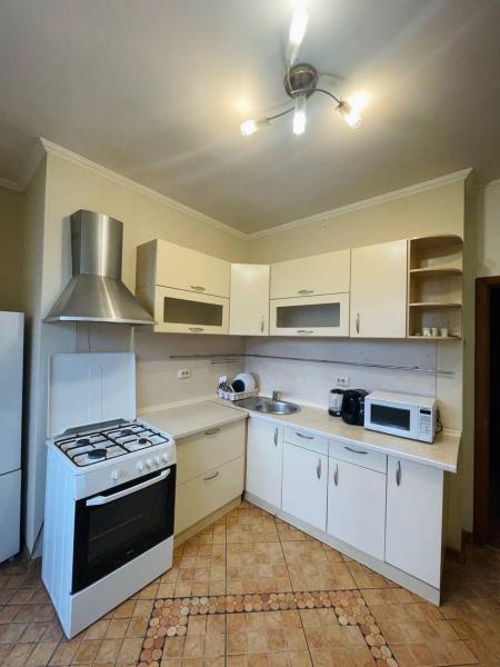 Продам 4-кімнатну квартиру