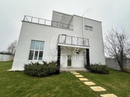 Продам 3-поверховий будинок