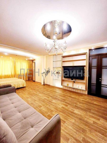 Продам 4-кімнатну квартиру