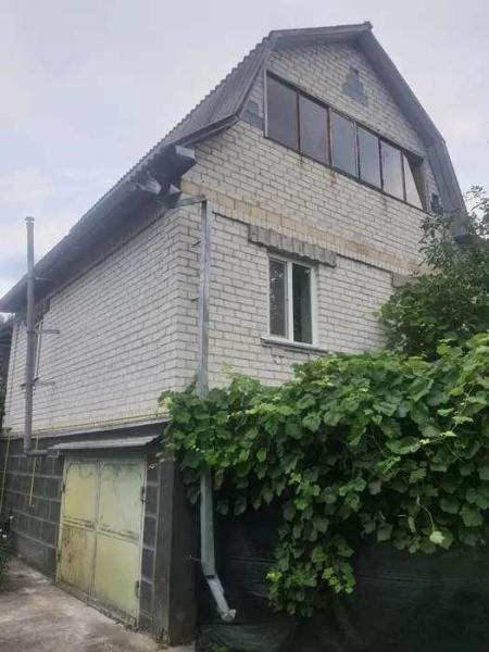 Продам 3-этажный дом