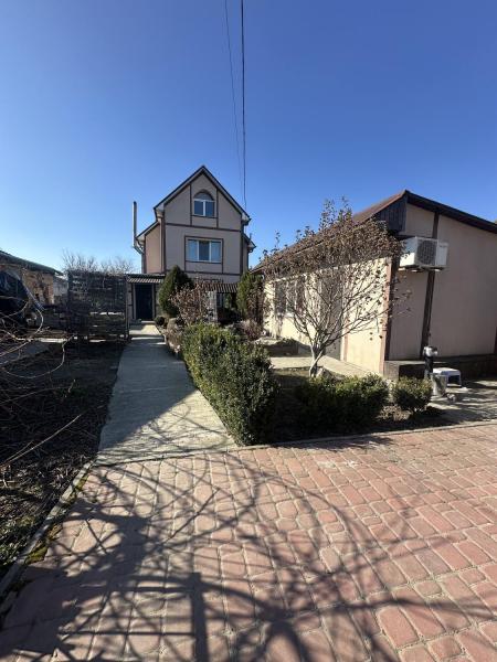 Продам 3-поверховий будинок