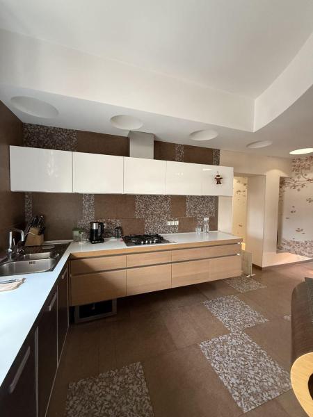 Продам 3-кімнатну квартиру