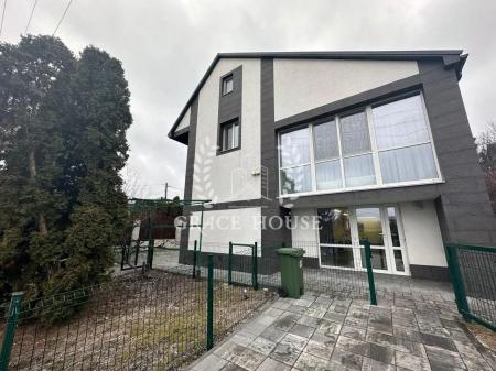 Продам 3-поверховий будинок