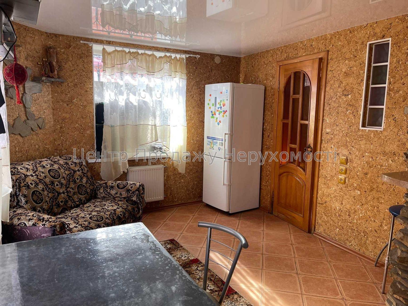 Фото Будинок з ремонтом та зручностями - м. Київська пішки11