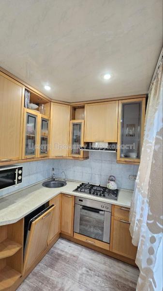 Продам 4-кімнатну квартиру