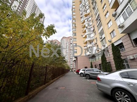 Продам офіс у багатоквартирному будинку