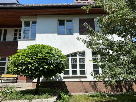 Продам 3-поверховий будинок