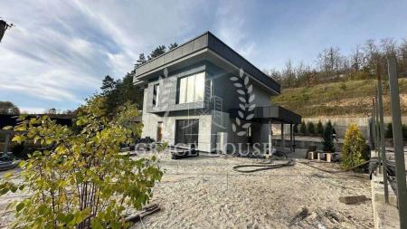 Продам 2-поверховий будинок