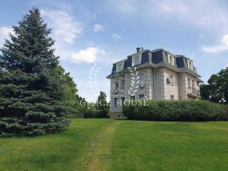 Продам 3-поверховий будинок