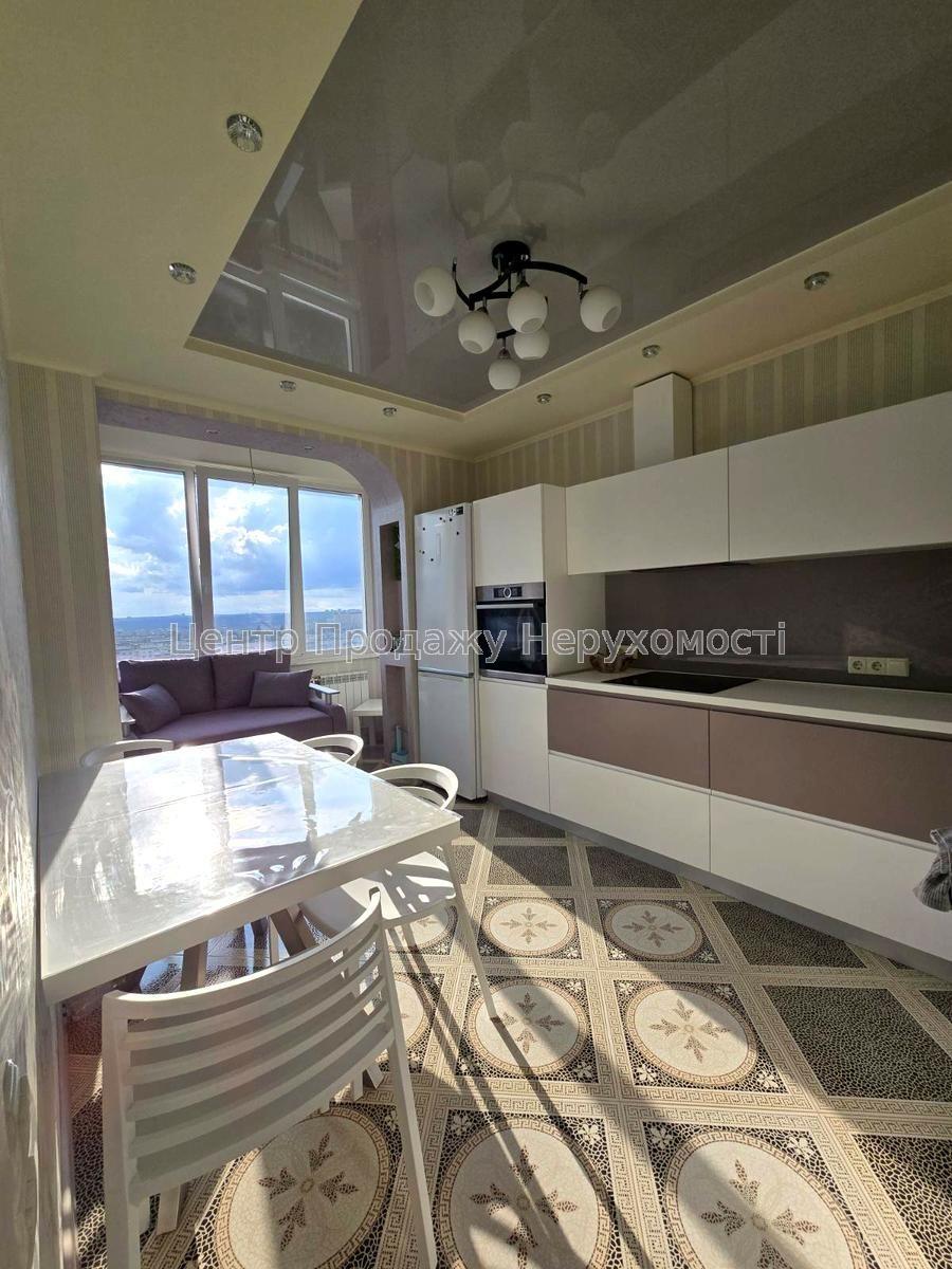 Фото Продається 2-кімнатна квартира в ЖК 