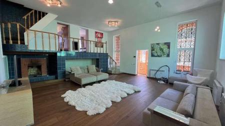 Продам 2-этажный дом