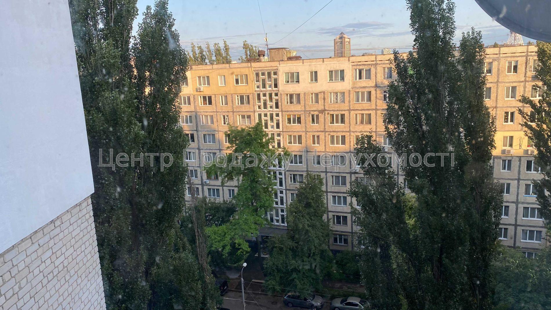 Фото Продам 1-кімнатну біля метро Дорогожичі12