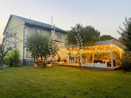 Продам 2-поверховий будинок