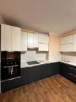 Продам 2-кімнатну квартиру, 72.10 м², капітальний ремонт