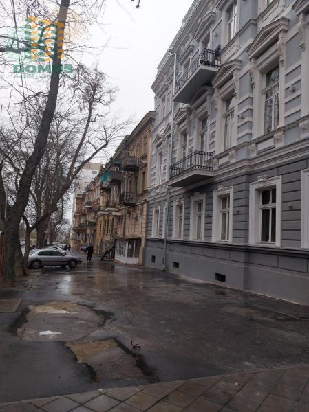 Продам 4-кімнатну квартиру
