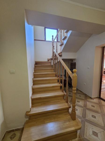 Продам 2-поверховий будинок