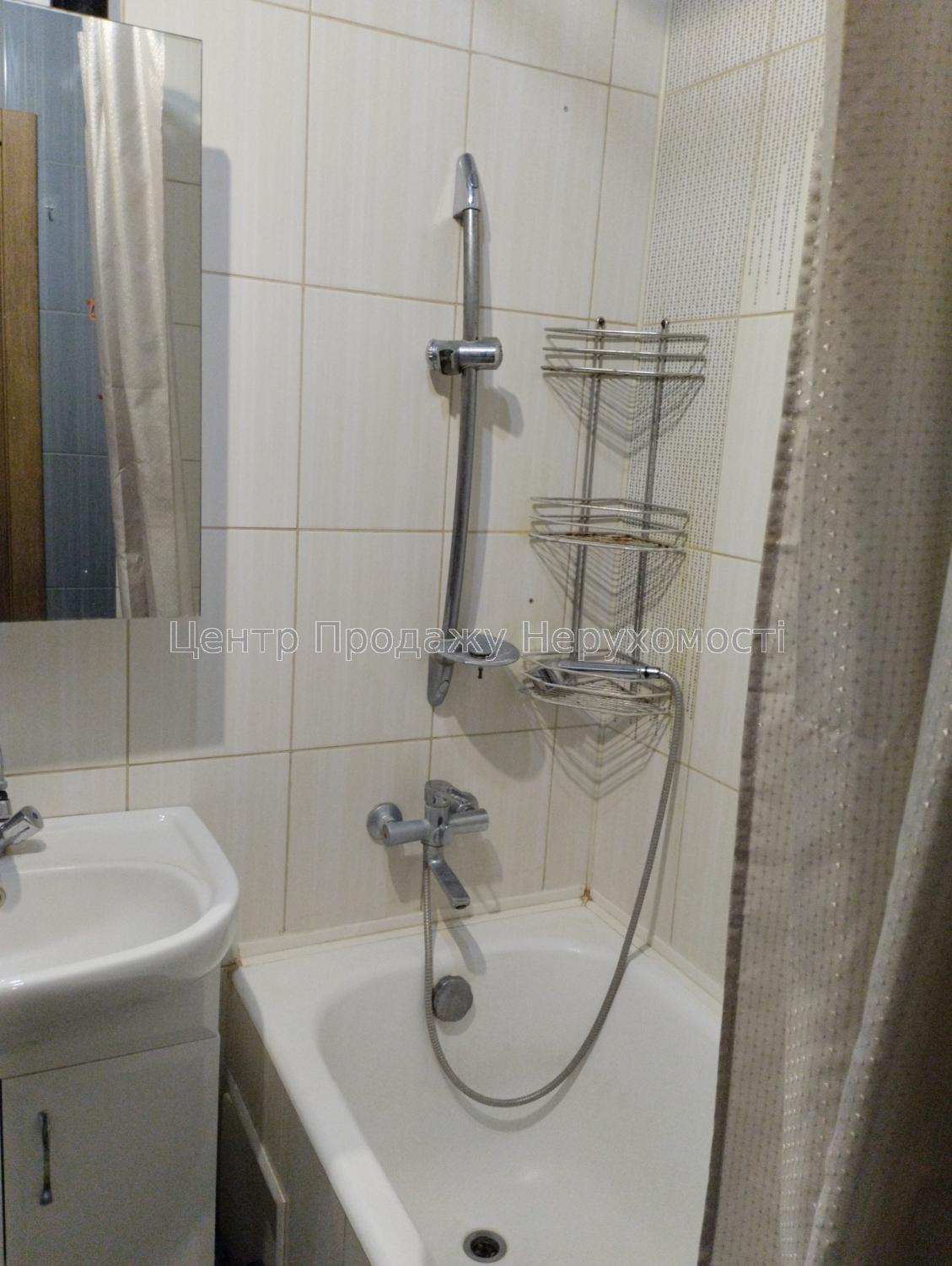 Фото Продам 2к. квартиру ул. Роганская5