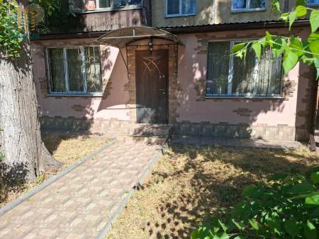 Продам 4-кімнатну квартиру