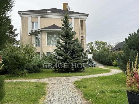 Продам 3-поверховий будинок