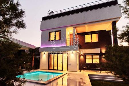 Продам 2-поверховий будинок