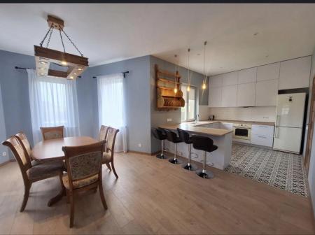 Продам 2-поверховий будинок