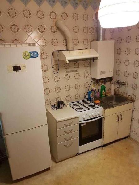 Продам 4-кімнатну квартиру