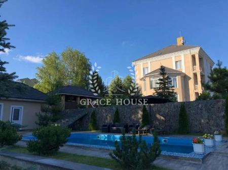 Продам 3-поверховий будинок