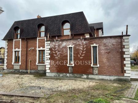 Продам 2-поверховий будинок