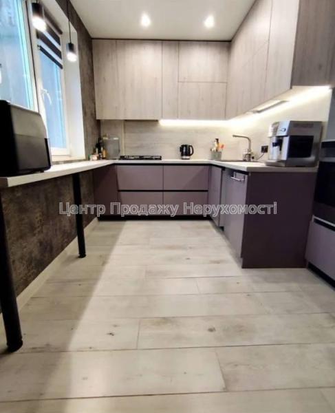 Продам 4-кімнатну квартиру