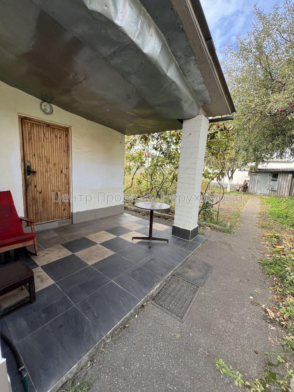 Фото Затишний будинок зі зручним розташуванням та облаштованим подвір'ям2