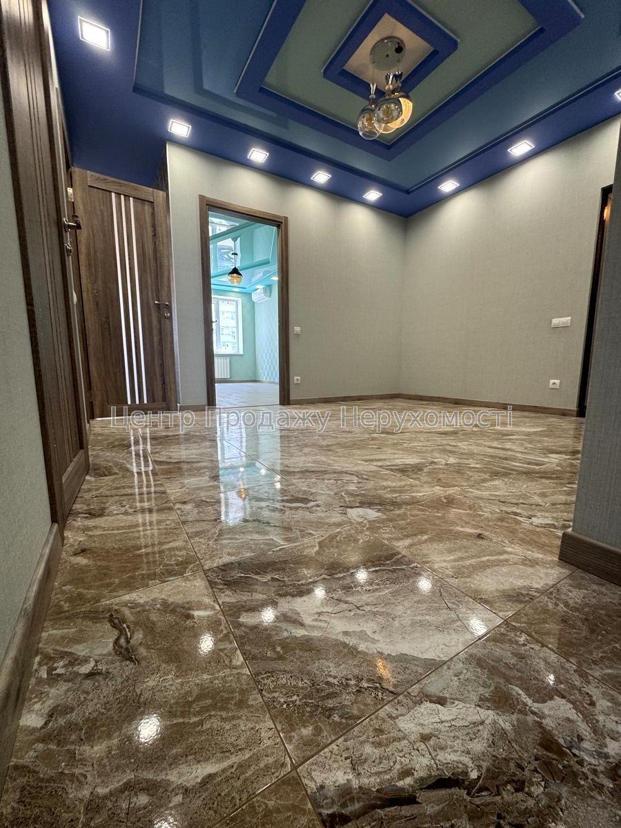 Фото Продається 2-кімнатна квартира в ЖК 