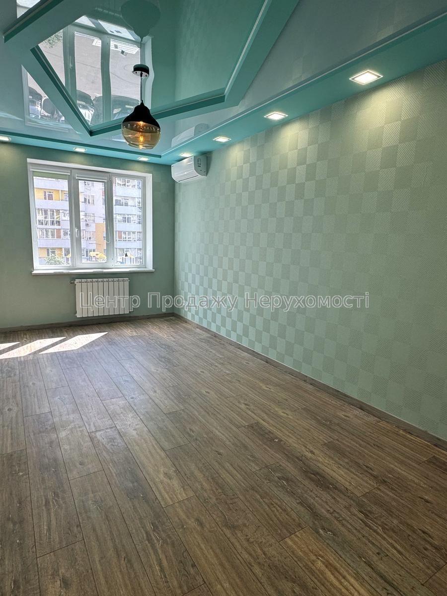 Фото Продається 2-кімнатна квартира в ЖК 