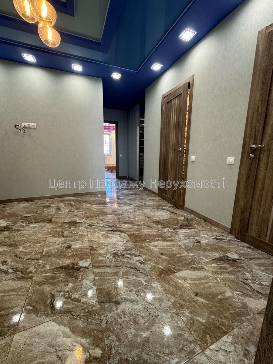 Фото Продається 2-кімнатна квартира в ЖК 