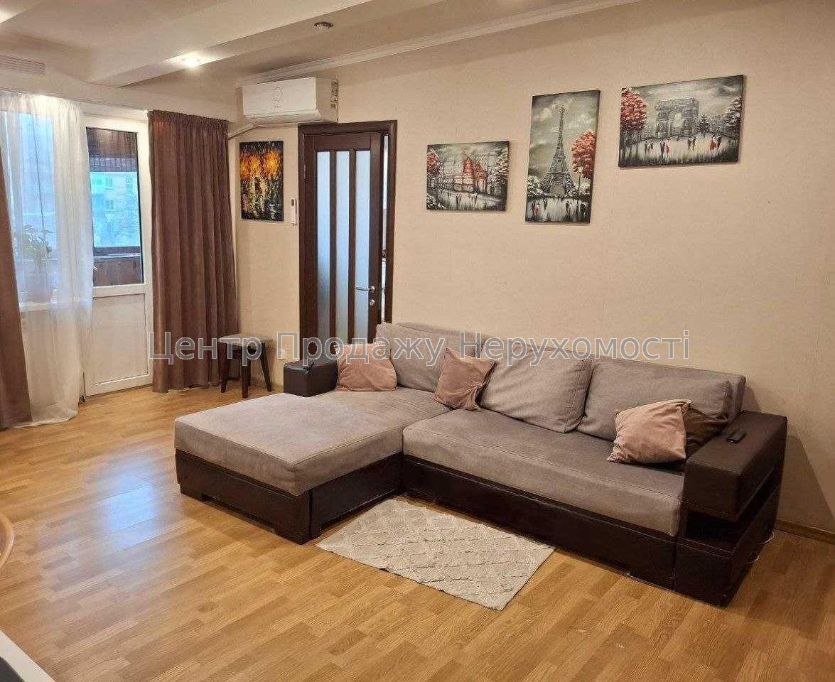 Фото Продам 2-кімнатну квартиру біля метро Дорогожичі ІВ2