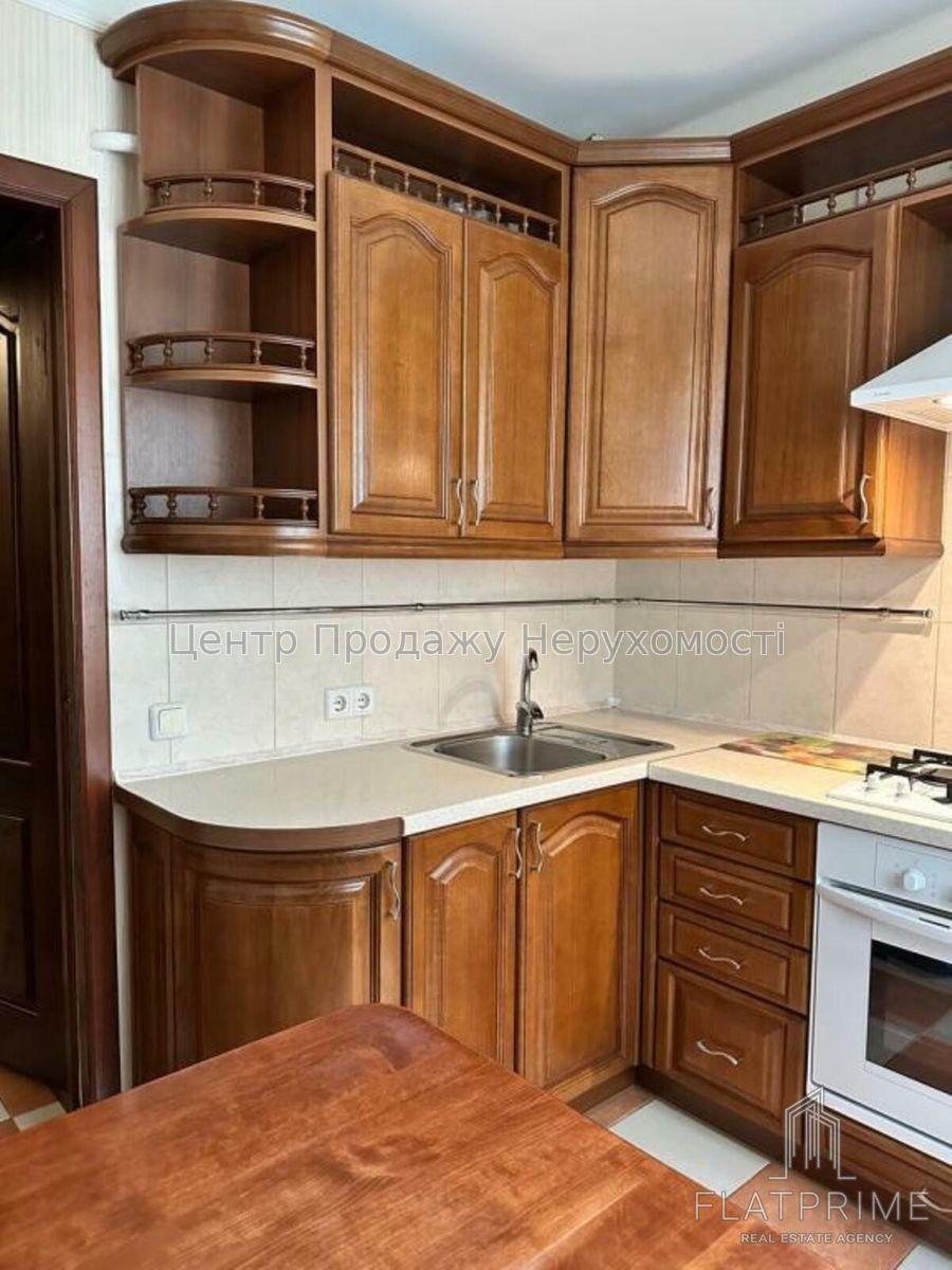 Фото Продам 3-кімнатну квартиру на Миколи Руденка, 221