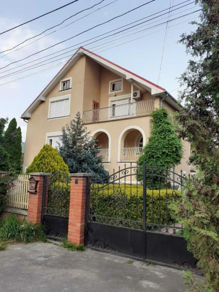 Продам 2-поверховий будинок