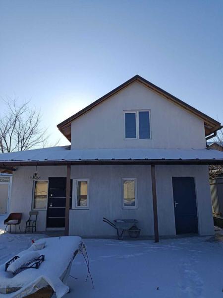 Продам 2-поверховий будинок