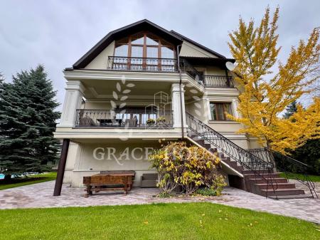 Продам 3-поверховий будинок