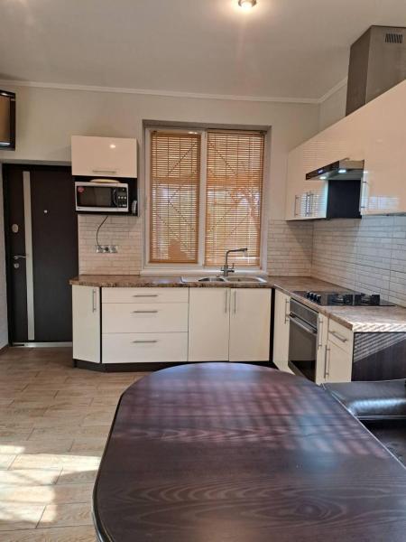 Продам 2-поверховий будинок