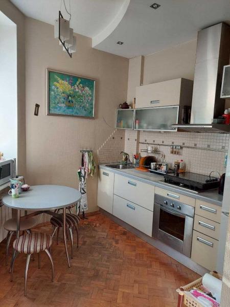 Продам 4-кімнатну квартиру